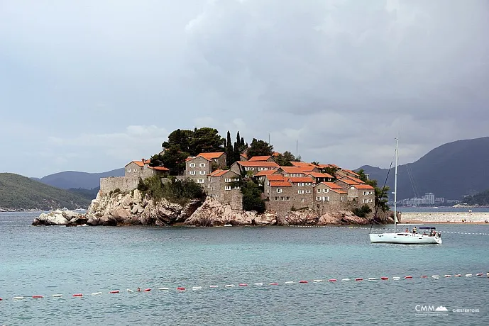 Vierstöckige Villa in Sveti Stefan