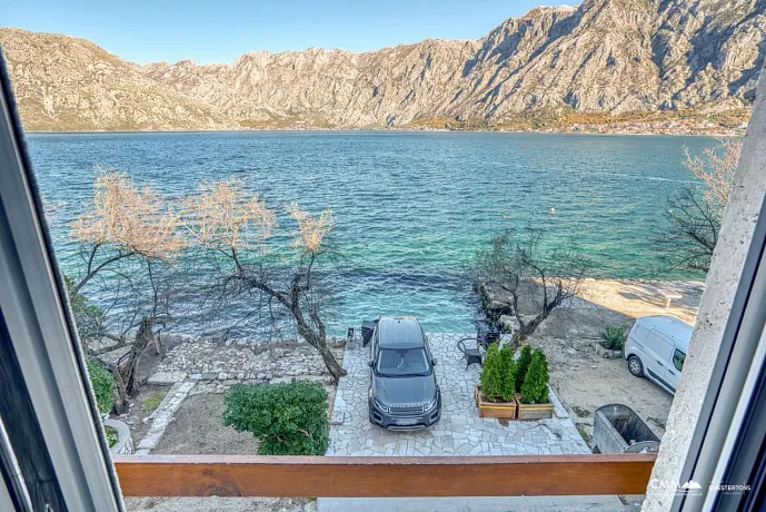 Wunderschöne Steinvilla in Prčanj mit Panoramablick auf die Bucht