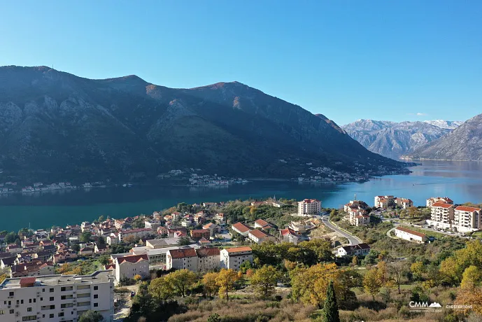 Zu verkaufendes Grundstück in Dobrota mit Meerblick