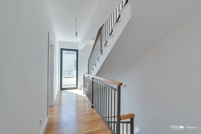 Luxuriöse Neubauvilla mit Panoramablick auf das Meer und die Altstadt von Budva