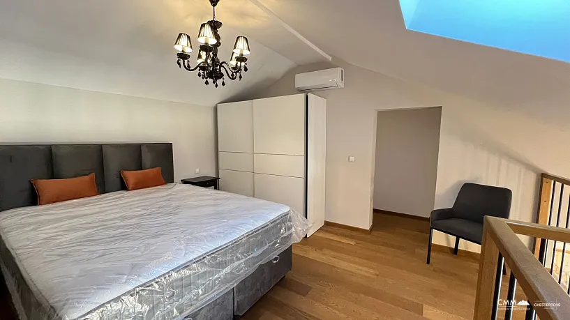 Zum Verkauf steht eine neue Luxuswohnung im Zentrum von Tivat