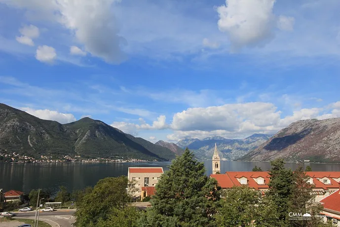 Wohnung mit unglaublicher Aussicht in Dobrota