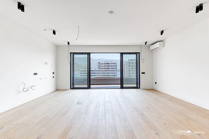 Dreizimmerwohnung in Budva mit herrlichem Blick