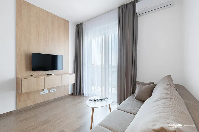 Sonnige Einzimmerwohnung mit 42 m² in Budva, nahe dem Meer.
