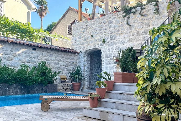 Mini-Hotel mit Swimmingpool in der Nähe von Kotor