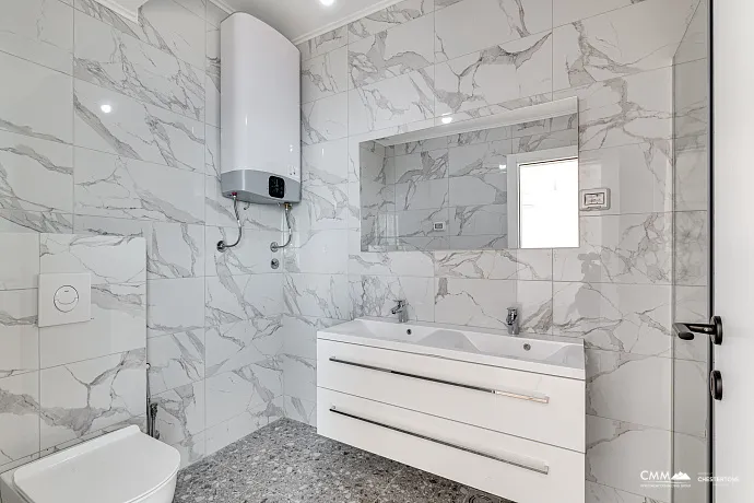 Luxuriöse Neubauvilla mit Panoramablick auf das Meer und die Altstadt von Budva