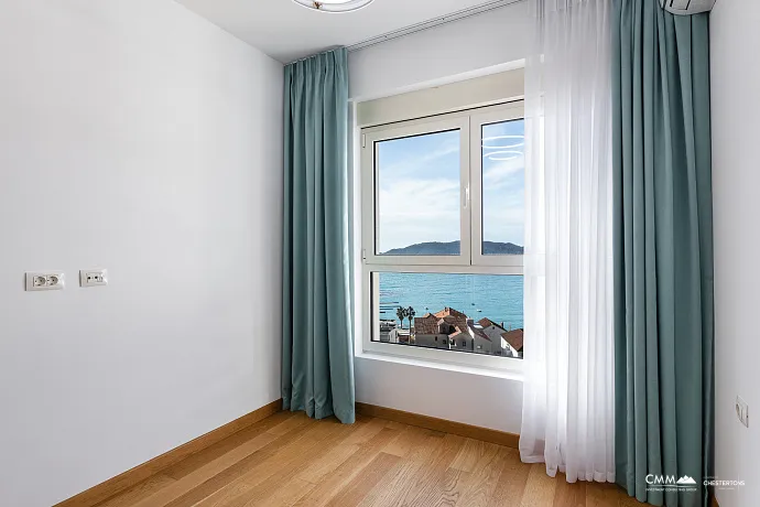 Penthouse in Rafailovici mit Meerblick