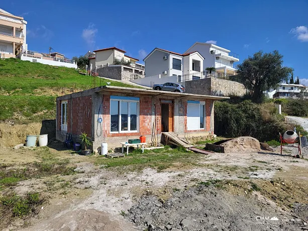 Grundstück mit Haus in Ivanovići, 905m²