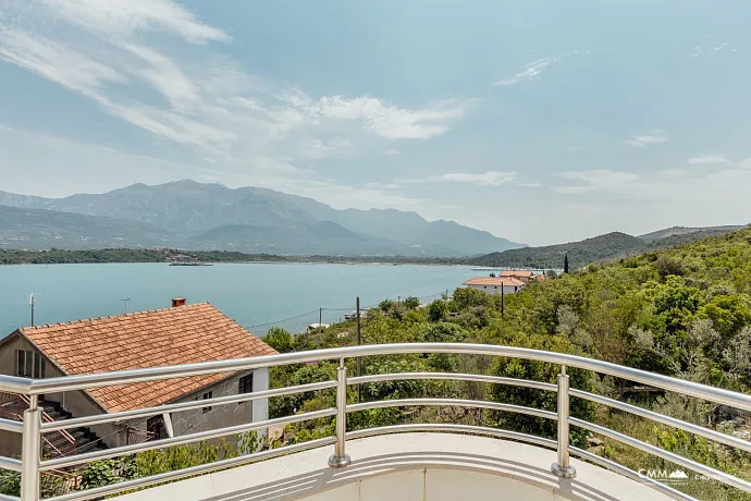 Zweizimmerwohnung mit Meerblick, 60 m vom Strand entfernt – Tivat