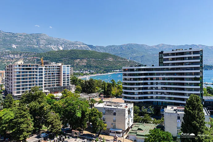 Dreizimmerwohnung in Budva mit herrlichem Blick