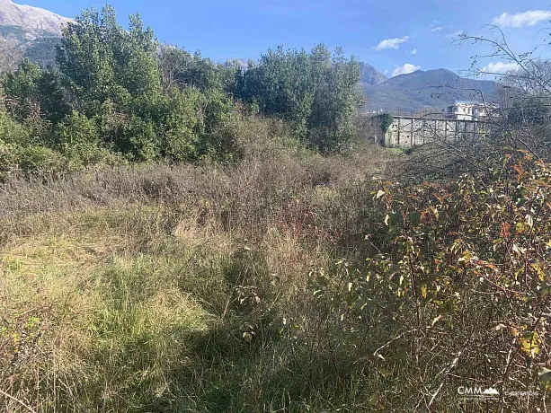Urbanisiertes Grundstück in der Nähe von Kotor