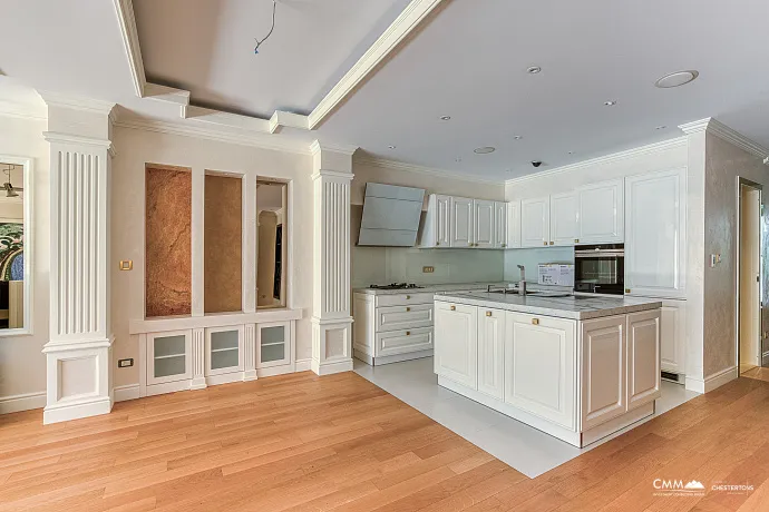 Luxuriöse Ein-Zimmer-Wohnung mit Designer-Innenraum