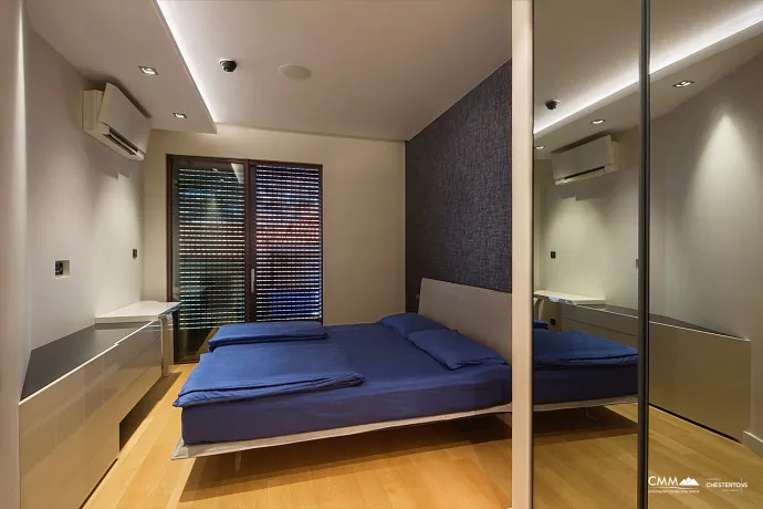 Eine elegante Zwei-Zimmer-Wohnung mit exklusivem Design im Herzen von Budva.