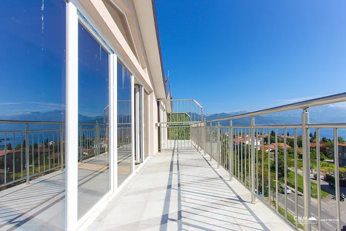 Apartments mit drei Schlafzimmern und Meerblick in Herceg Novi, Baosici