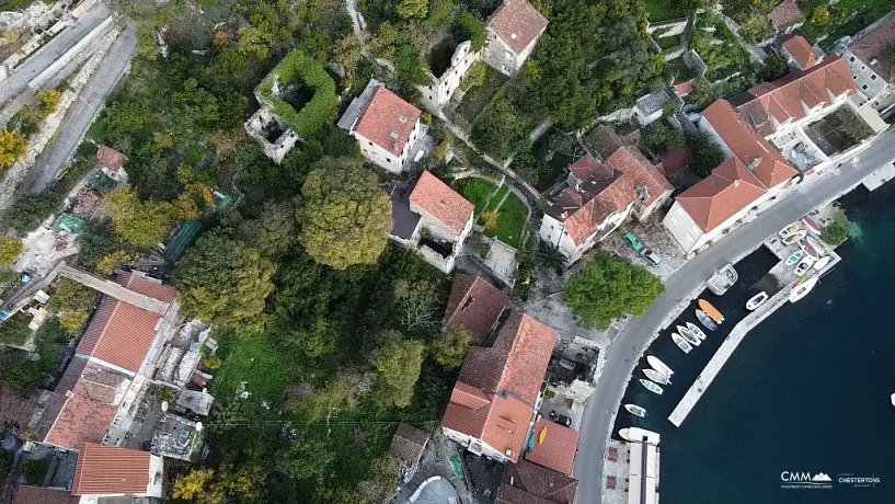 Grundstück mit Ruinen in Perast