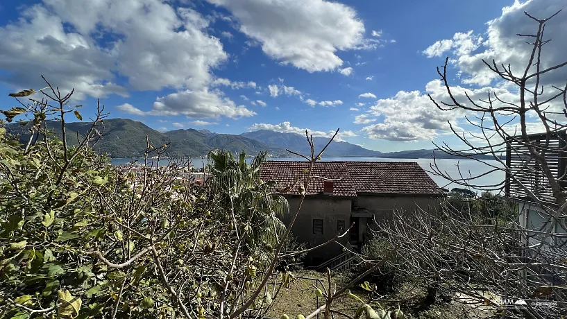 Geräumige Wohnung 54m2 mit teilweisem Meerblick in Herceg Novi, Bijela