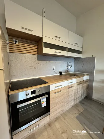 Apartment mit einem Schlafzimmer, großer Terrasse und eigenem Parkplatz in einem ruhigen Teil von Budva