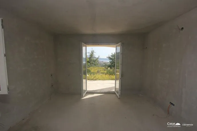 Zweistöckiges Haus mit Meer- und Bergblick in der Gegend der Stadt Herceg Novi