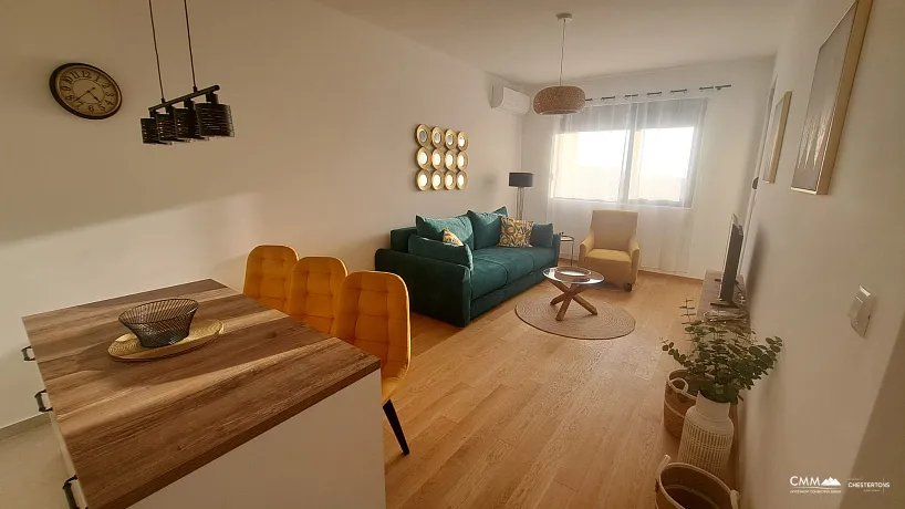 Möblierte Ein-Zimmer-Wohnung mit Meerblick und Garage – Bečići