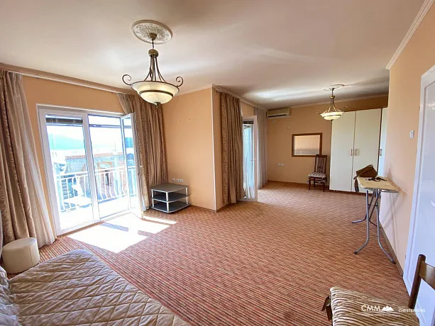 Haus in Tivat mit Panoramablick auf das Meer