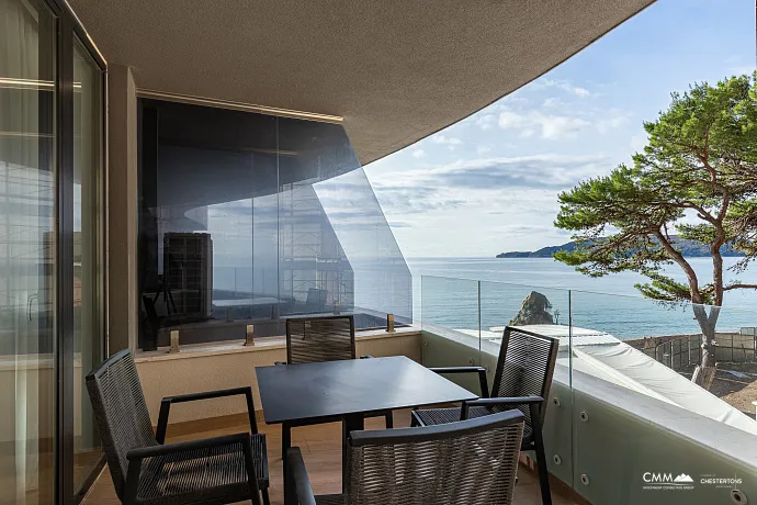 Luxuriös ausgestattete Wohnung in Bečići zu verkaufen – eine Gelegenheit, die man nicht verpassen sollte.