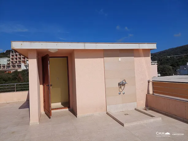 Geräumiges Haus in Utjeha mit Panoramablick auf das Meer