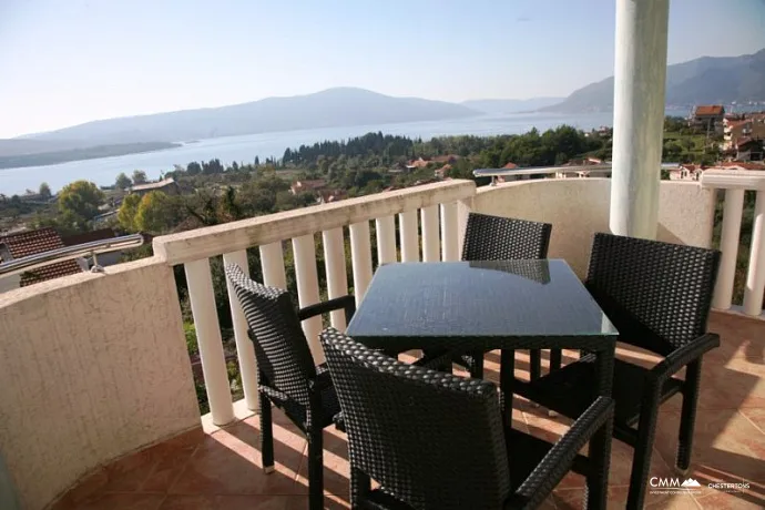 Villa mit Pool in Tivat - Langzeitmiete