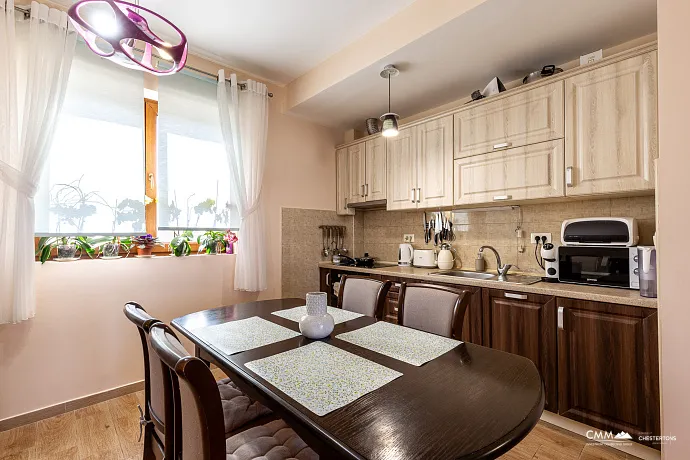 Zwei-Zimmer-Wohnung mit Meerblick.