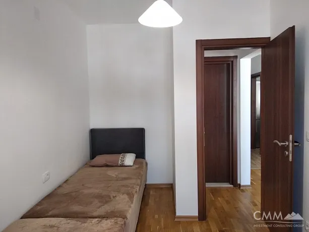 Wohnung im Zentrum in einem neuen Haus mit zwei Schlafzimmern in Budva nahe dem Meer