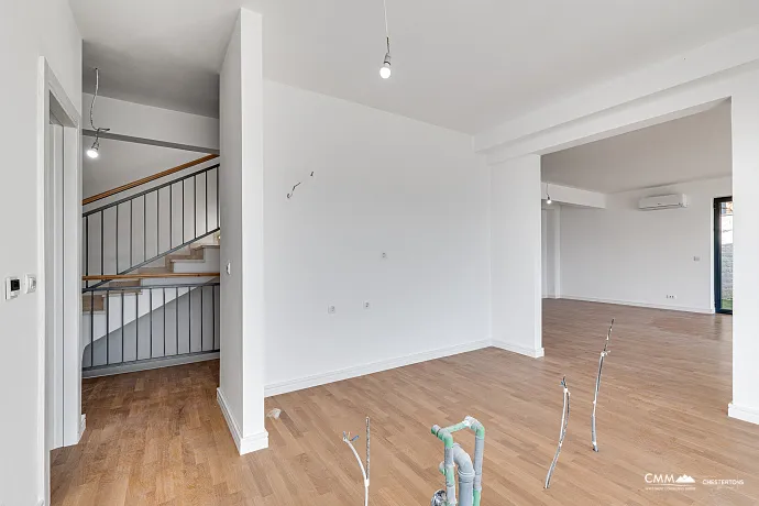 Luxuriöse Neubauvilla mit Panoramablick auf das Meer und die Altstadt von Budva