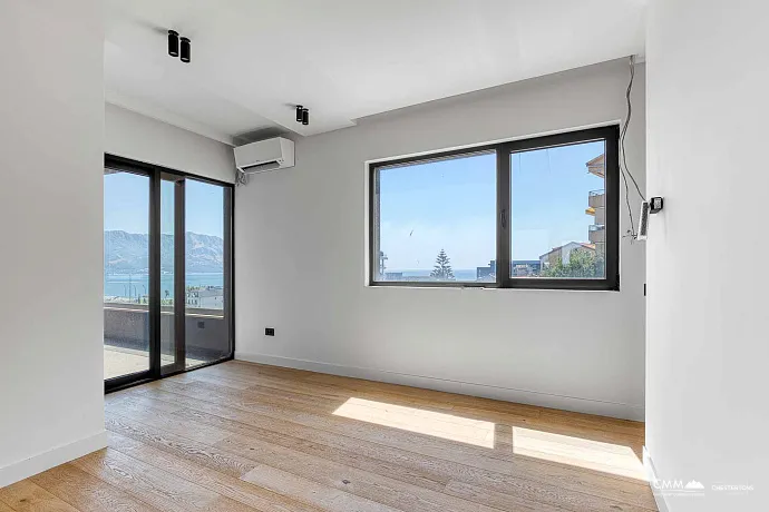 Dreizimmerwohnung in Budva mit herrlichem Blick