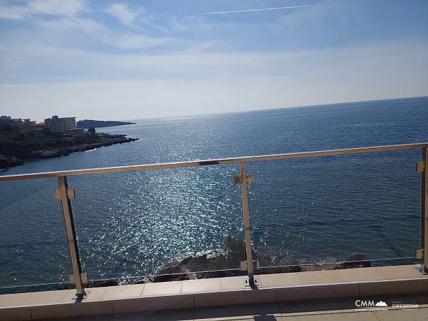 Geräumiges Haus in Utjeha mit Panoramablick auf das Meer