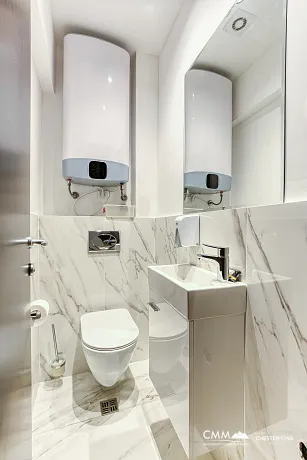 Luxuriös ausgestattete Wohnung in Bečići zu verkaufen – eine Gelegenheit, die man nicht verpassen sollte.