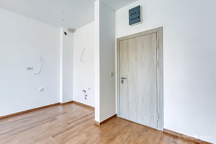 Sonnige Einzimmerwohnung mit 42 m² in Budva, nahe dem Meer.