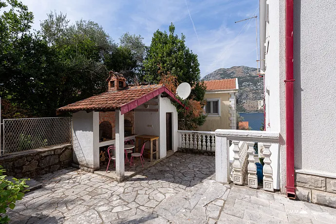 Haus nur 50 Meter vom Meer entfernt – Stoliv