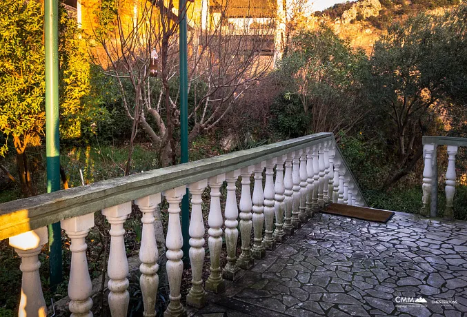 Haus mit Grundstück und Panoramablick auf Budva