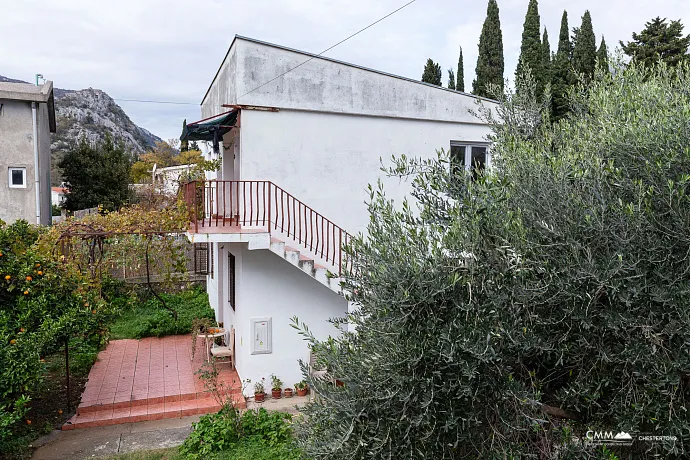 Familienhaus in einer ruhigen Gegend mit Terrasse und Blick ins Grüne.