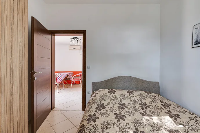 Gemütliche Villa mit Meerblick in Lepetani