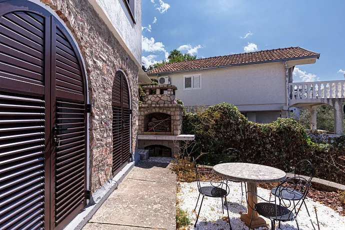 Haus in Dobra Voda mit Panoramablick auf das Meer