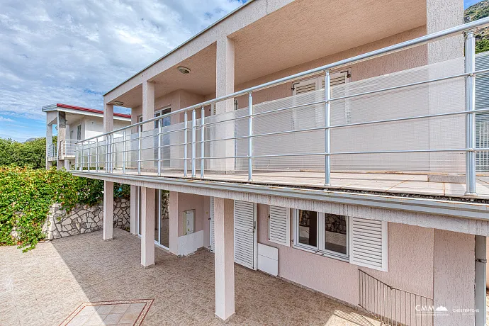 Ein Haus in Sutomore mit Panoramablick auf das Meer 140 m2