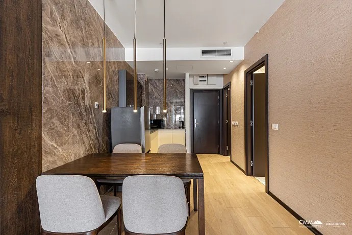 Luxuriös ausgestattete Wohnung in Bečići zu verkaufen – eine Gelegenheit, die man nicht verpassen sollte.