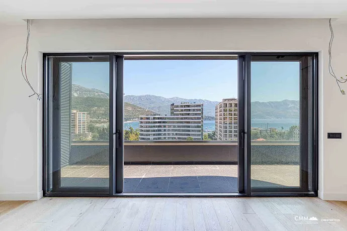 Dreizimmerwohnung in Budva mit herrlichem Blick