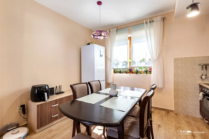 Zwei-Zimmer-Wohnung mit Meerblick.