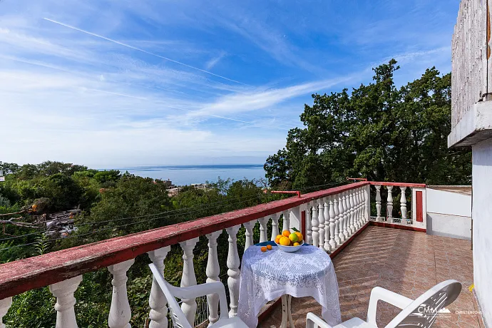 Gemütliches Haus mit Terrasse und Meerblick in Bar