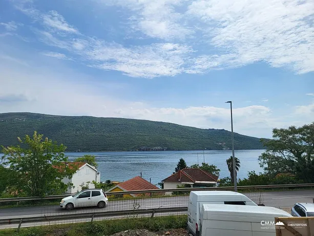 Apartments in einem Neubau mit einem oder zwei Schlafzimmern und Meerblick