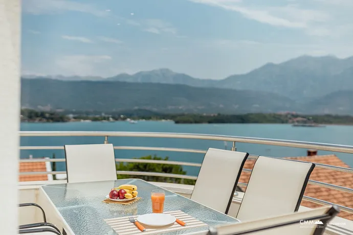 Zweizimmerwohnung mit Meerblick, 60 m vom Strand entfernt – Tivat