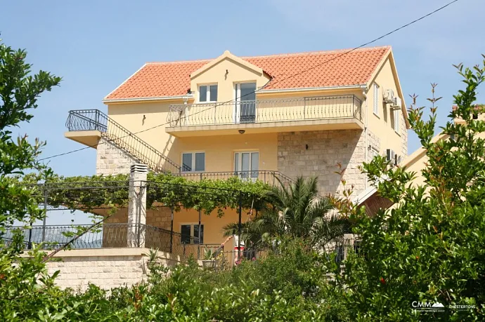 Haus mit Meerblick in Dobrota