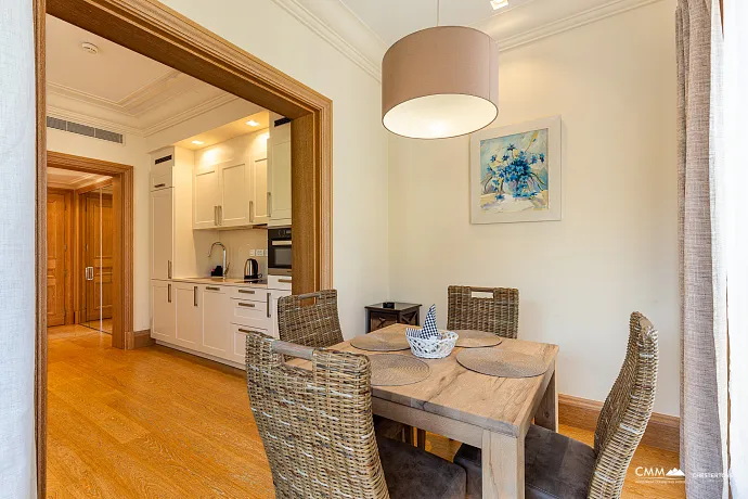 Luxuriöse Ein-Zimmer-Wohnung mit Meerblick in Porto Montenegro