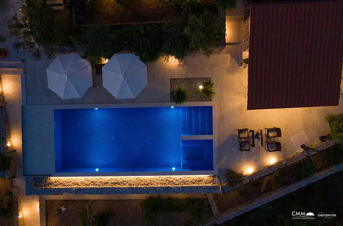 Luxuriöse Villa mit Panoramablick auf das Meer und Pool