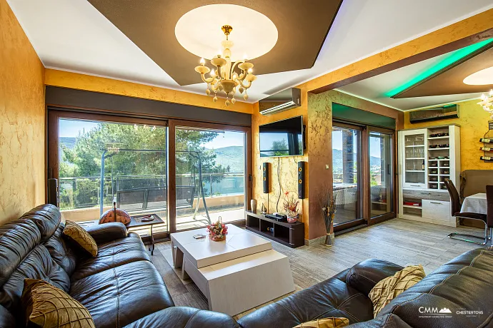 Ausgezeichnete Villa im Zentrum von Herceg Novi